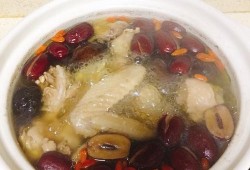 孕期能喝鸡汤吗（孕妇煲鸡汤放些什么材料）