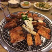孕期可以吃烤肉吗（孕妇晚上吃什么夜宵好？孕妇晚上饿了可以吃烧烤吗）