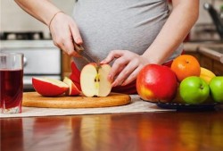 怀孕几个月胎儿长得快（孕妇每天吃一个水煮鸡蛋胎儿会长得比较快吗）