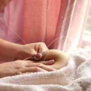 哺乳期乳房胀痛怎么回事,怀孕期奶涨疼痛怎么办