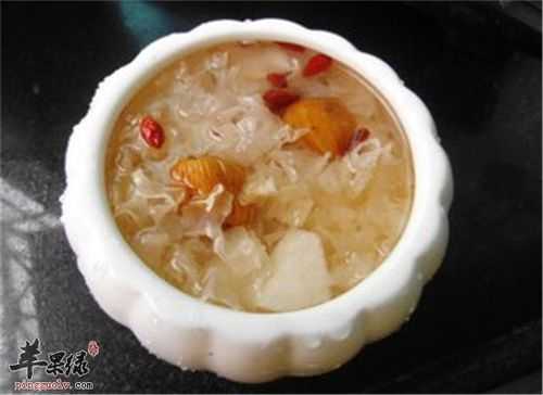 孕妇吃银耳有什么好处,银耳怎么做营养价值比较高,孕妇喝银耳汤会滑胎吗 第1张 孕妇吃银耳有什么好处,银耳怎么做营养价值比较高,孕妇喝银耳汤会滑胎吗 第1张
