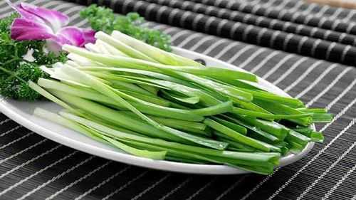 孕期能不能吃韭菜(产妇出了月子可以吃韭菜吗) 第1张 孕期能不能吃韭菜(产妇出了月子可以吃韭菜吗) 第1张