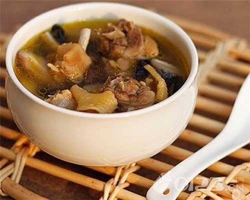 孕期能喝鸡汤吗（孕妇煲鸡汤放些什么材料）  第2张