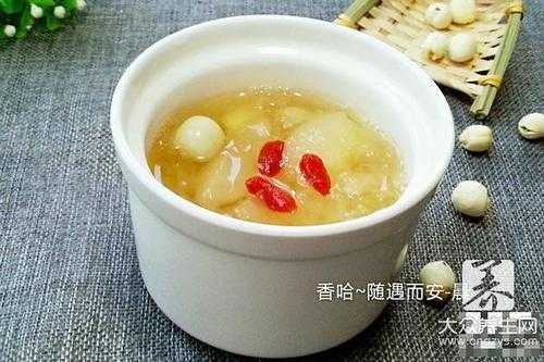 孕妇能吃莲子银耳雪梨汤吗,孕期可以吃莲子汤吗 第1张 孕妇能吃莲子银耳雪梨汤吗,孕期可以吃莲子汤吗 第1张