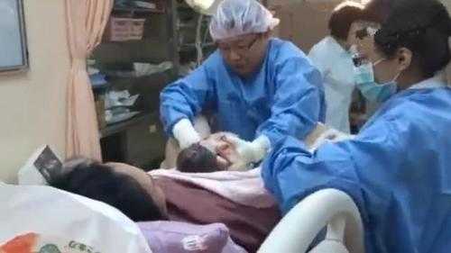生孩子的真实过程,女人生孩子有多痛苦,胎儿在子宫里的视频真实 第2张 生孩子的真实过程,女人生孩子有多痛苦,胎儿在子宫里的视频真实 第2张