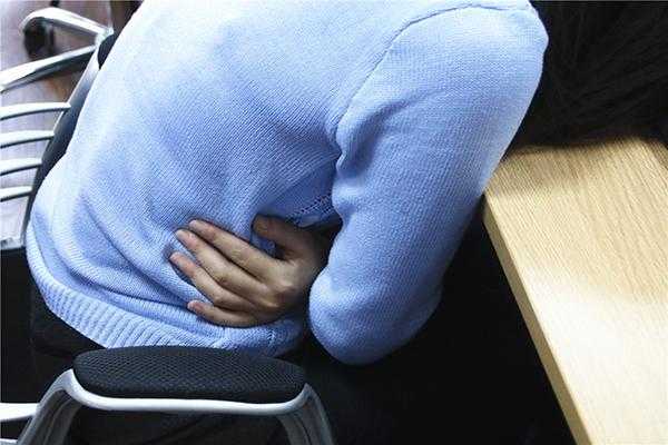 孕期尿刺痛（为什么怀孕初期小腹右侧会有刺痛感？就像针扎一样的感觉）  第1张