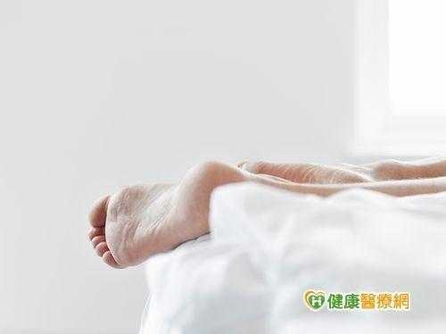 孕期手脚抖(宝宝脚抖动什么情况) 第2张 孕期手脚抖(宝宝脚抖动什么情况) 第2张