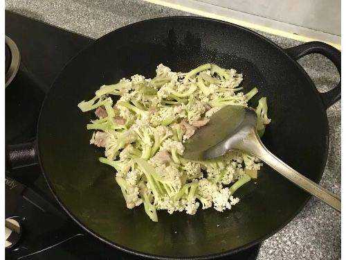 1岁宝宝花菜怎么吃?花菜很容易就煮得烂烂的吃起来没什么味,怎么样吃胎儿才会长得快 第1张 1岁宝宝花菜怎么吃?花菜很容易就煮得烂烂的吃起来没什么味,怎么样吃胎儿才会长得快 第1张