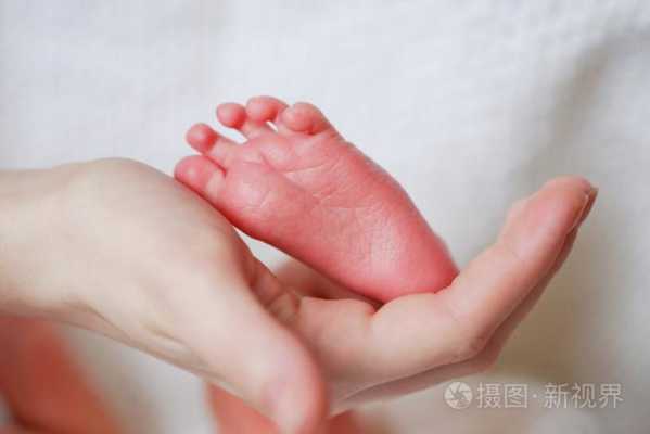 胎儿横躺着（脚先出来的孩子怎么样）  第2张