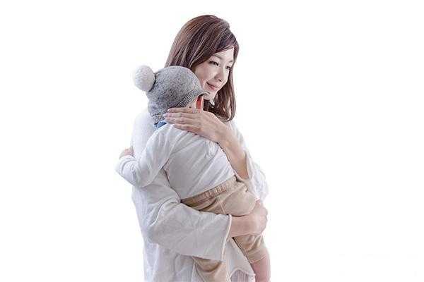 孕妇能不能抱小孩,孕期抱孩子会有影响吗图片 第1张 孕妇能不能抱小孩,孕期抱孩子会有影响吗图片 第1张