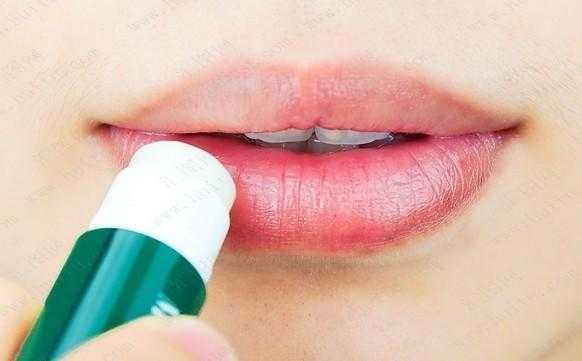 孕妇涂口红忘记擦掉有影响吗,孕期一直涂口红到生产怎么办 第1张 孕妇涂口红忘记擦掉有影响吗,孕期一直涂口红到生产怎么办 第1张