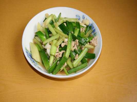 怀孕七个月了，想吃蒜苗炒粉丝，能吃蒜苗吗,孕期能吃蒜苗吗?  第2张